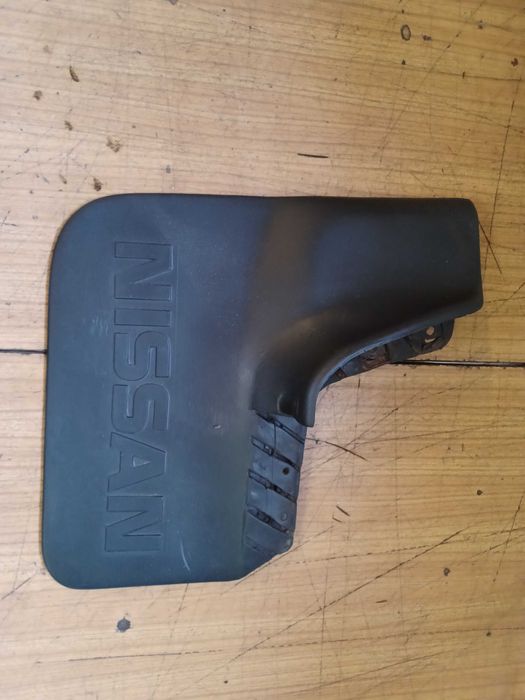 Nissan Patrol Y60 chlapacz  tył lewy