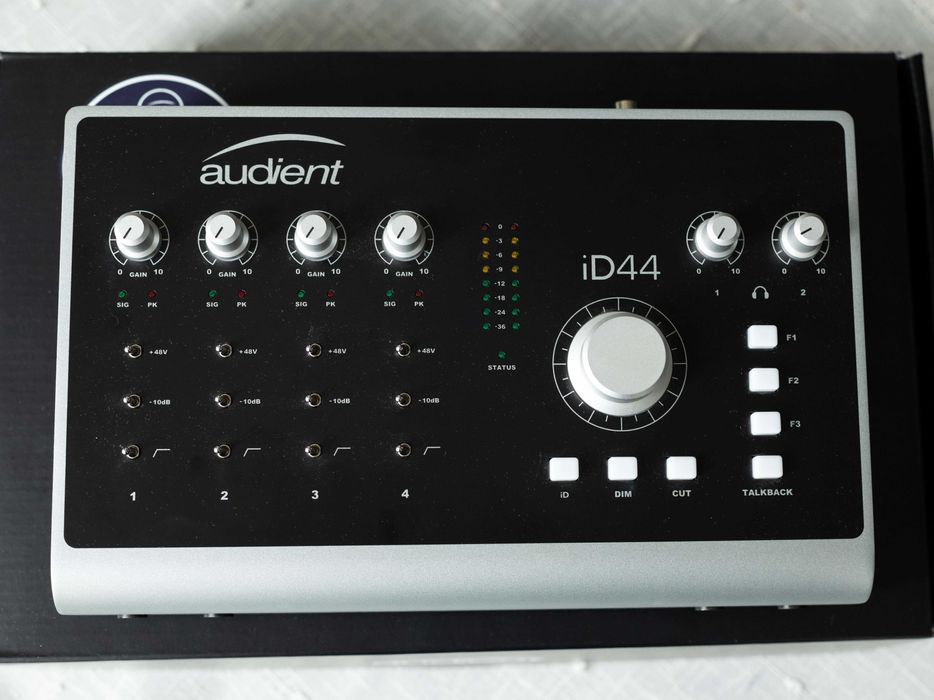 Audient ID44 / Interfejs audio / 20 In 24 Out / USB C