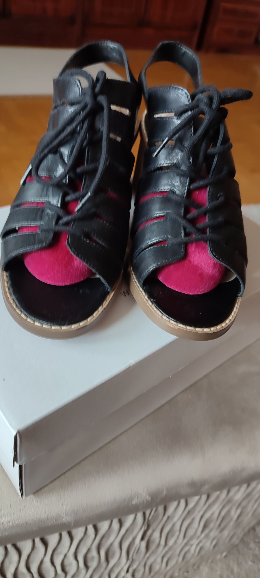 Sandały damskie ze skóry naturalnej  Clarks rozmiar 6 (25,5) j.nowe