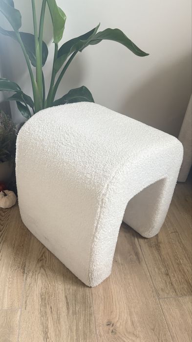 Pufa boucle bezowa