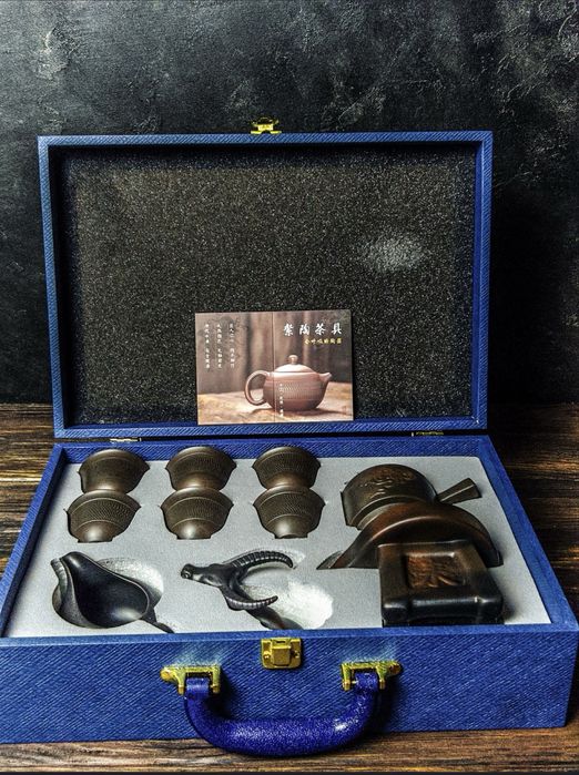 Повний розпродаж посуду для чаювання та аксесуарів