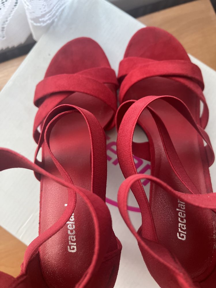 Czerwone szpilki sandałki Graceland
