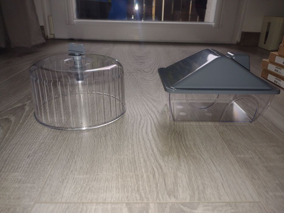 Domek i kołowrotek dla chomika