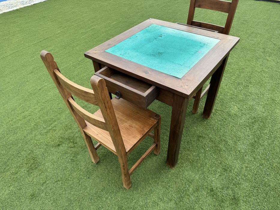 Mesa de madeira jogo com 2 cadeiras