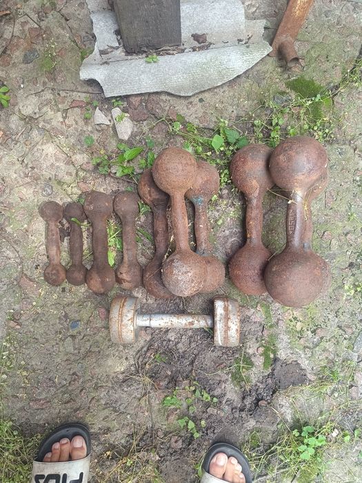 Продам гирю 16 кг.