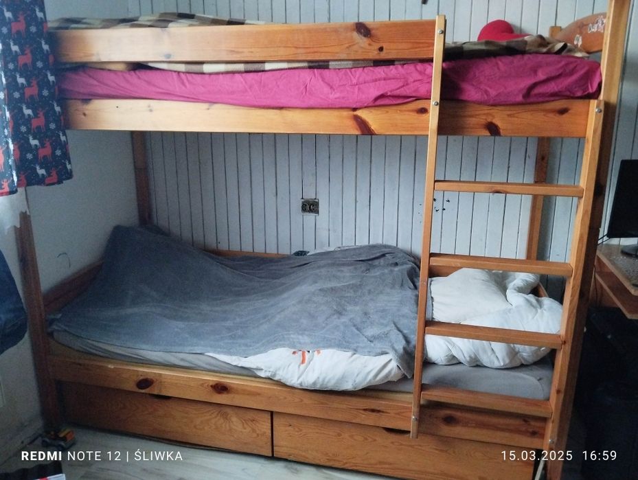 Drewniane łóżko piętrowe