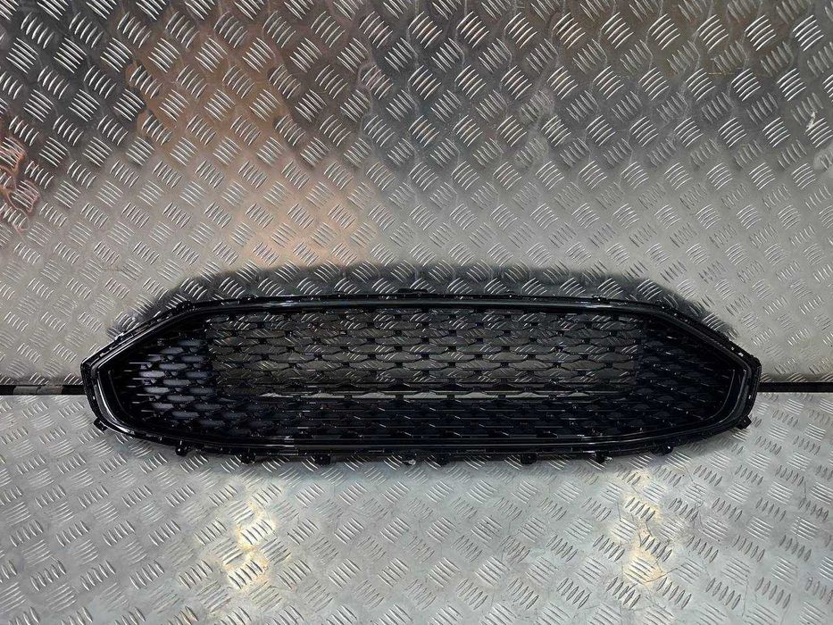 Решітка радіатора чорна сота + чорний кант Ford Fusion 17+