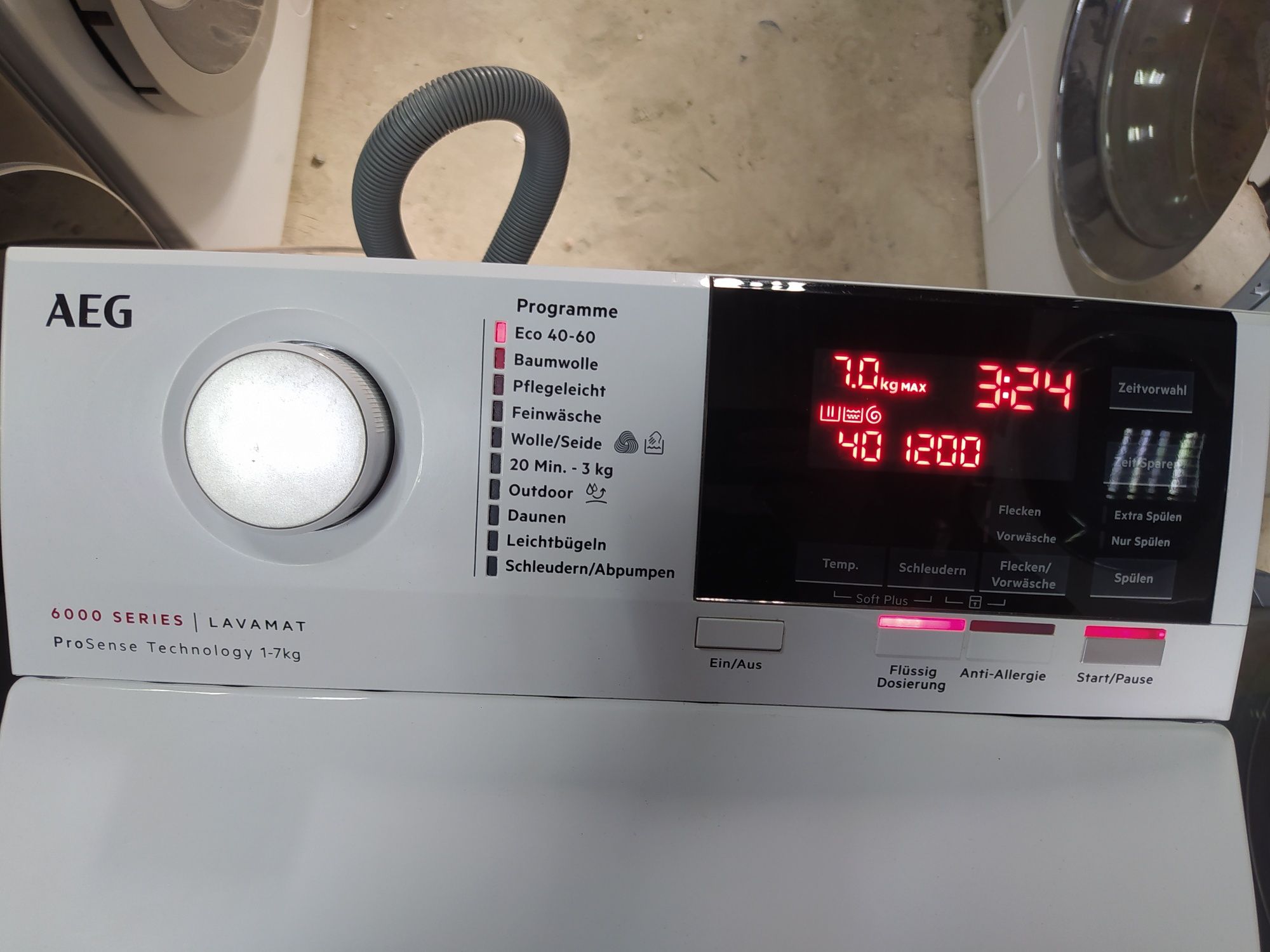 Вузька пральна машина з верхнім завантаженням AEG L6TB64279