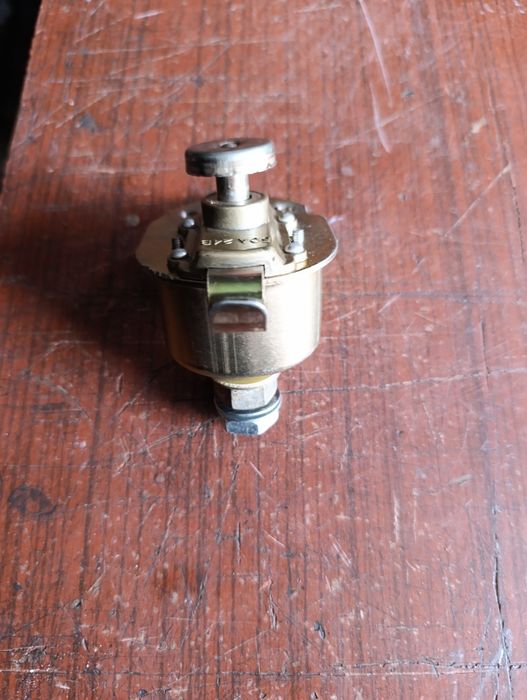 Вимикач маси механічний.