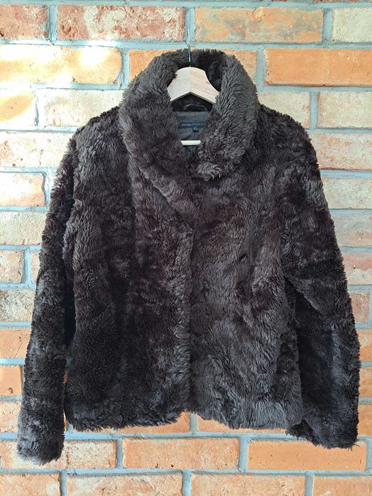 Czarna kurtka sztuczne futro
