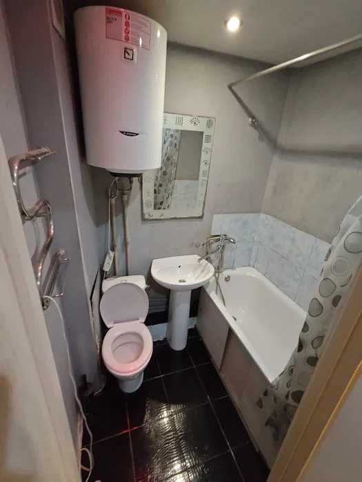 Продам однокімнатну квартиру в центрі