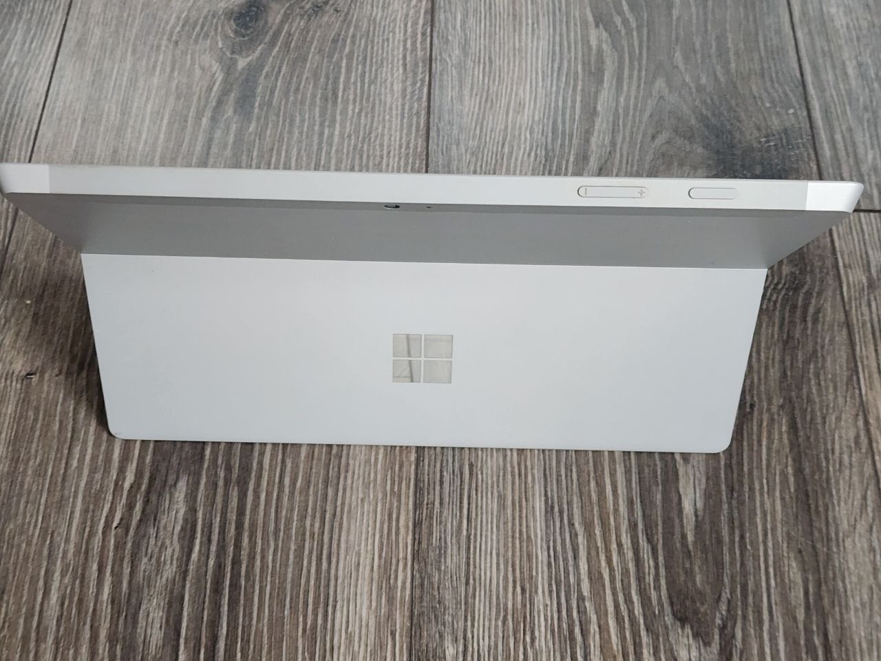 Планшет Microsoft Surface 3 Tablet LTE 1657
