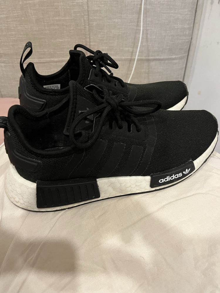 sapatilhas adidas semi nova poucp usada o tamanho 36 esta bem conserva