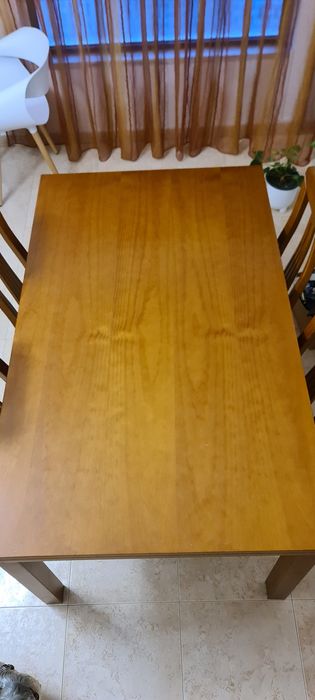 Mesa de sala com 6 cadeiras