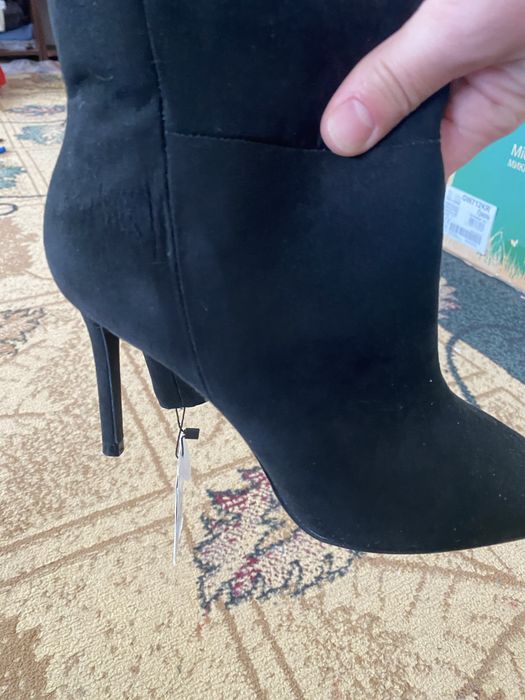 Стильні замшеві чобітки Mango