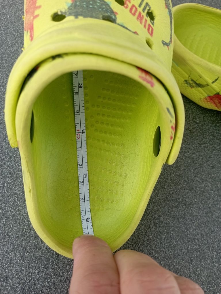 Oddam za 1 zł klapki typu crocs w rozmiarze 24