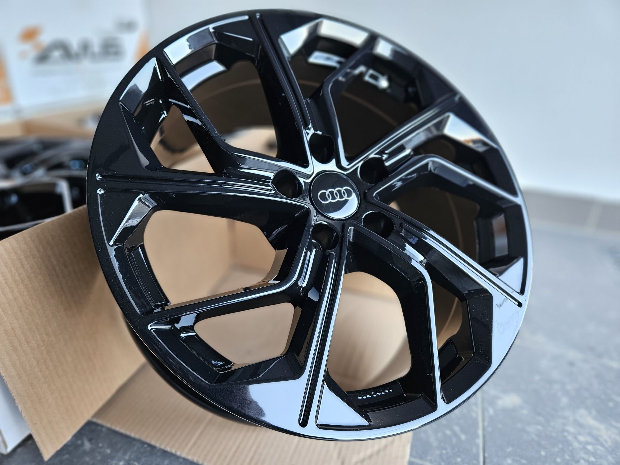 Audi 18 Nowe 5x112 Q3 Q5  A4 B6 B7 B8 B9 A5 B10 A6 C6 C7 Felgi Czarne