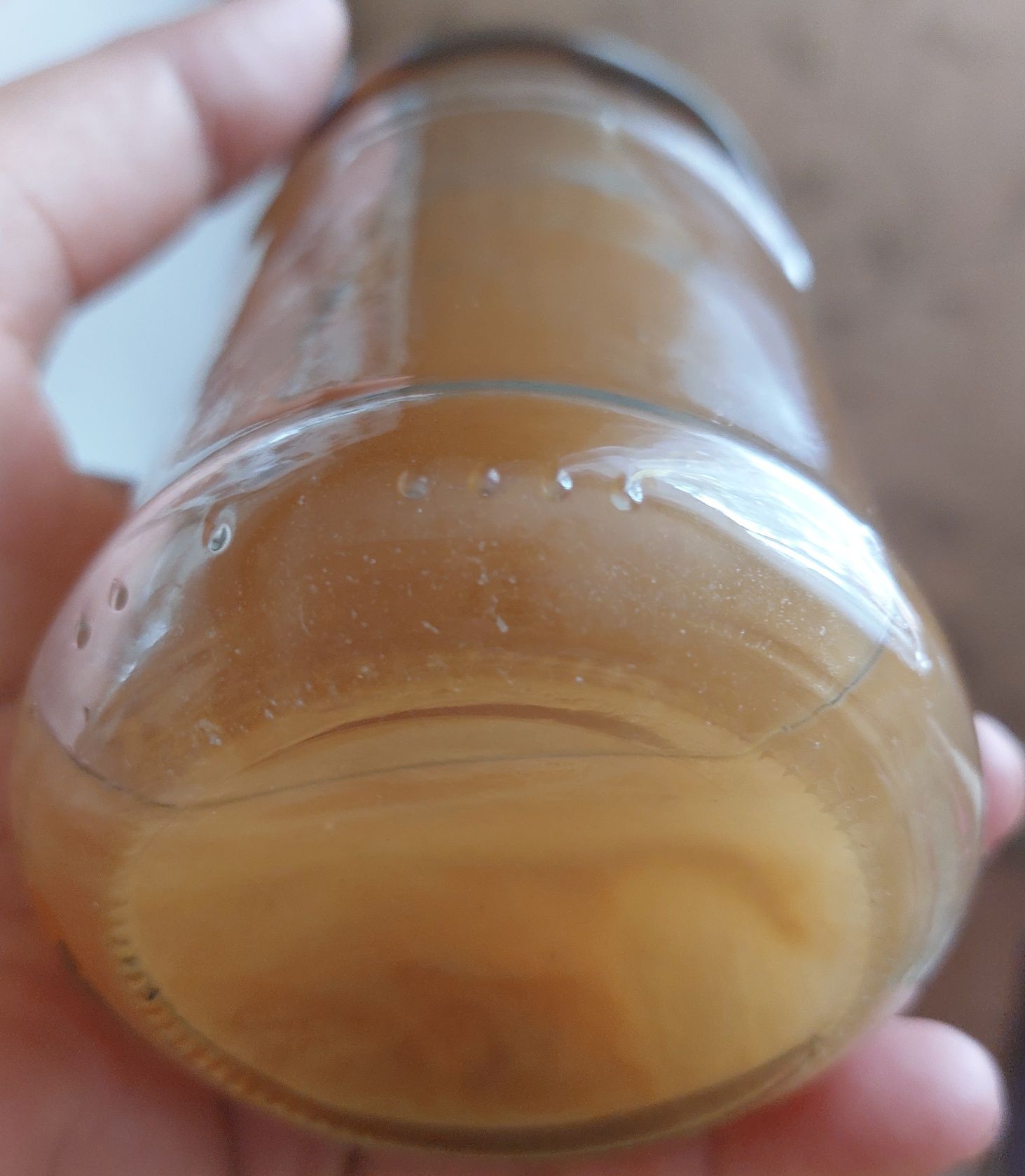 Syrop z kwiatów czarnego bzu z pomarańczą i cytryną.