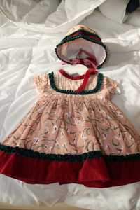 Vestido e touca, quinper, como novos, 12 meses. Portes incluidos.