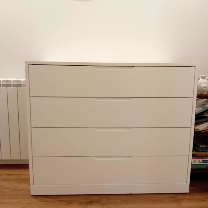 Cómoda lacada branca