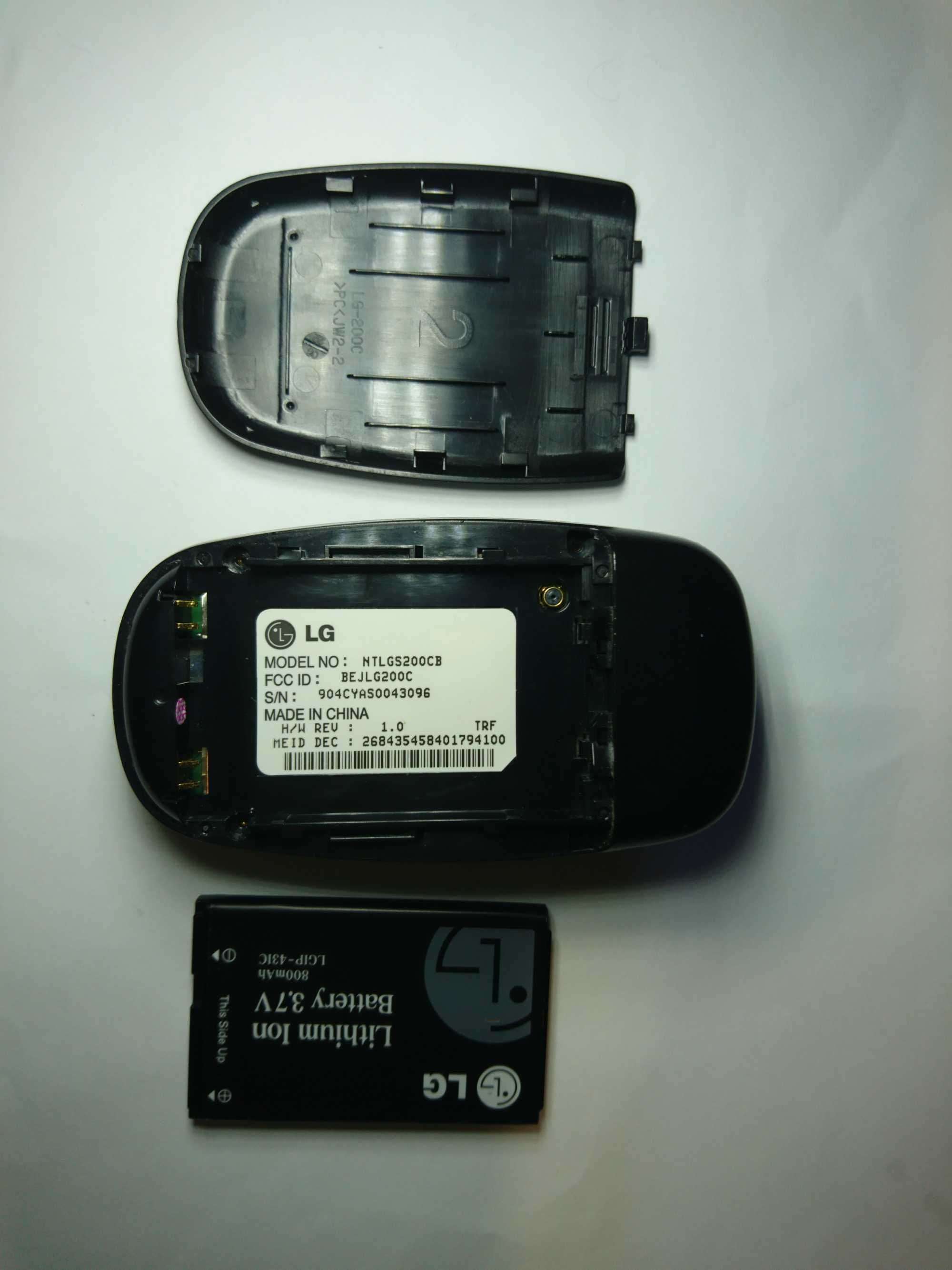 Мобильный LG, кнопочная раскладушка стандарта CDMA
