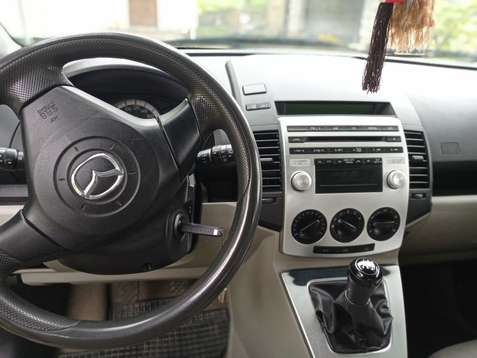 Автомобіль Mazda 5