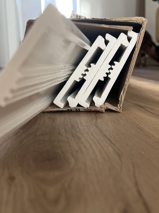 Rodapé de PVC Artens H20 – 100x220 cm – Branco (15 peças novas)