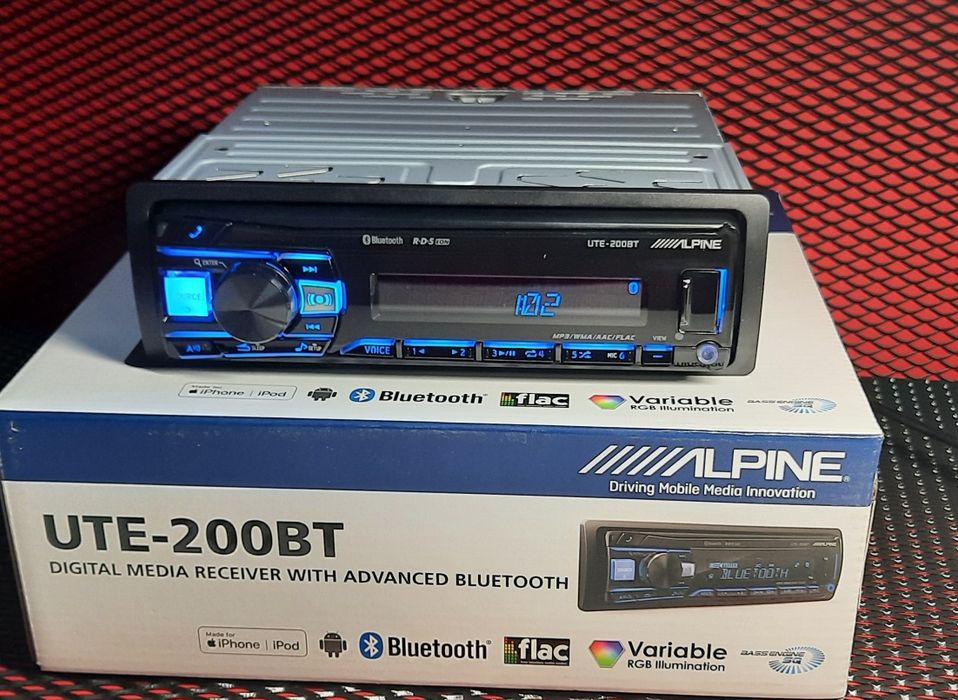 Автомагнітола Alpine UTE-200BT