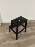 Escadote IKEA BEKVÄM Preto – 2 Degraus, Madeira Maciça, Razoável
