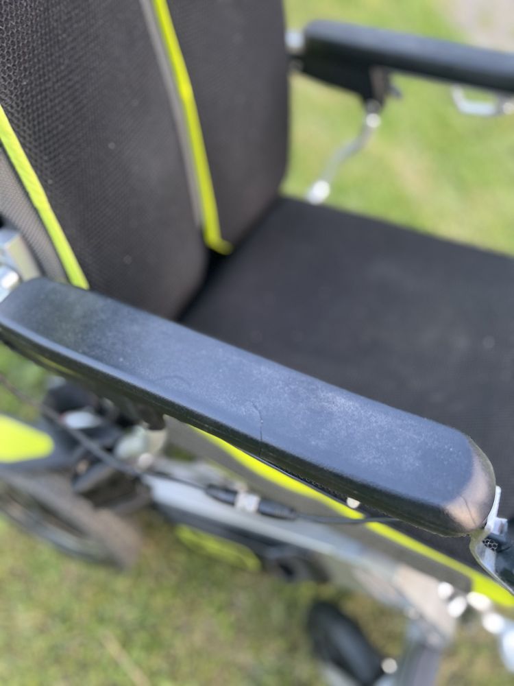 Wózek inwalidzki lekki i składany z napędem elektrycznym IFREE YE-200