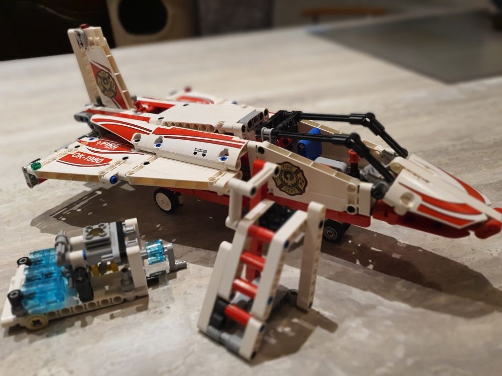 Lego 42040 Technic 2w1 Samolot strażacki odrzutowiec