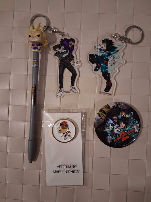 Zestaw My Hero Academia długopis, przypinki, breloki