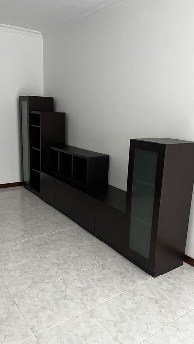 Móvel de sala em madeira escura (conjunto completo)