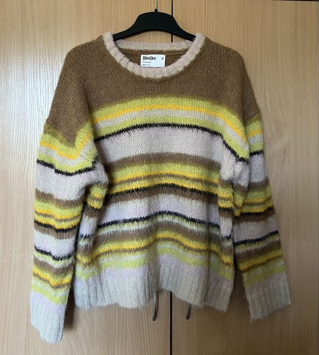 Жіночий светр в складі є вовна та альпака