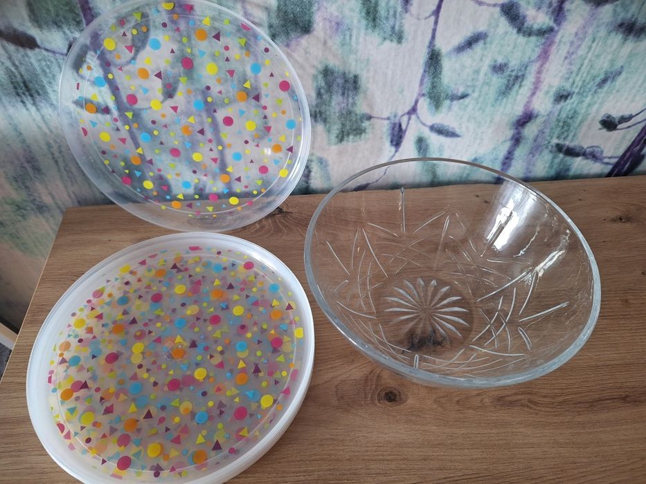 Szklana miska + 8 talerzyków plastikowych