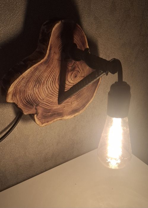 Стіновий світильник. Декор