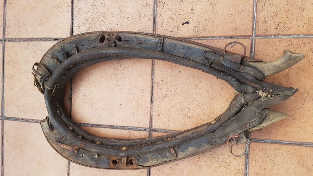 Chomonto dekoracyjne na oryginalne lustro