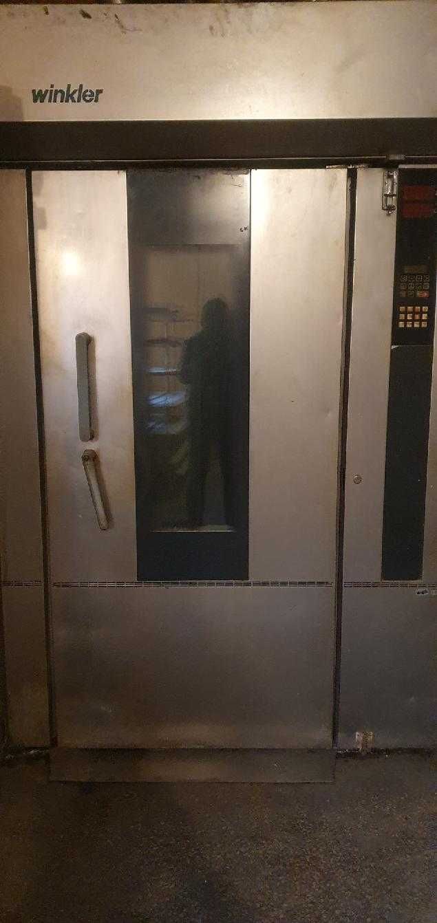 Sprzedam maszyny z piekarni m.in. krajalnica, stęplarka, piec Winkler.