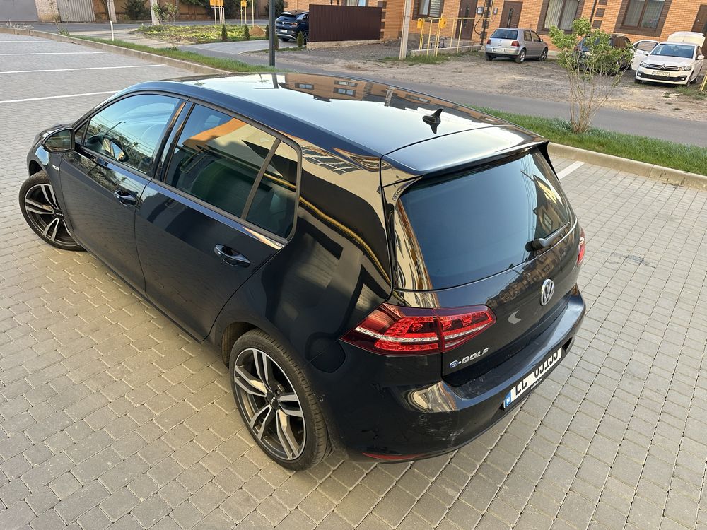 Volkswagen e-Golf 24.2kw 2015 рік Рідна Фарба