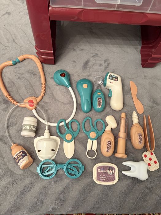 Детский туалетный столик. Набор врача с звуком, светом
