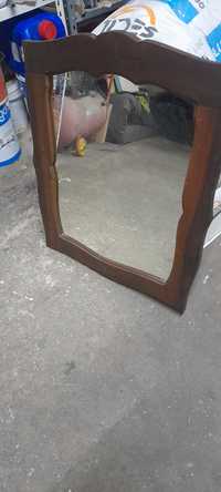 Espelho com madeira antigo