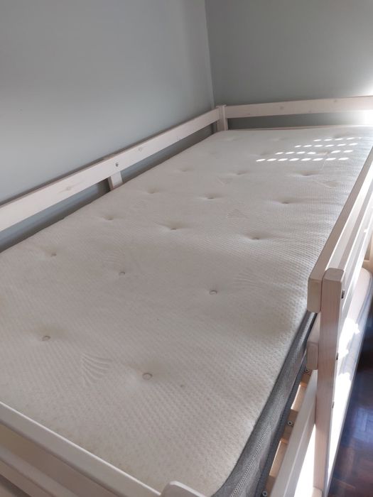 Beliche pouco usado c/colchões 205x100