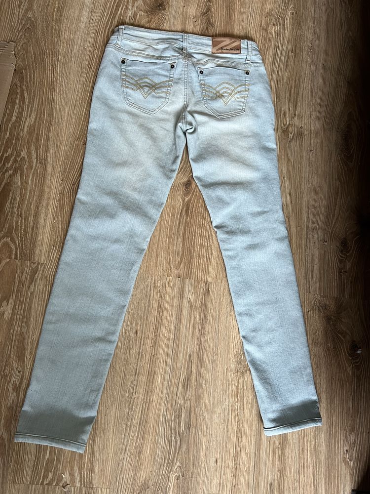 Jasne jeansy ZANADI rurki r. M rozciagliwe