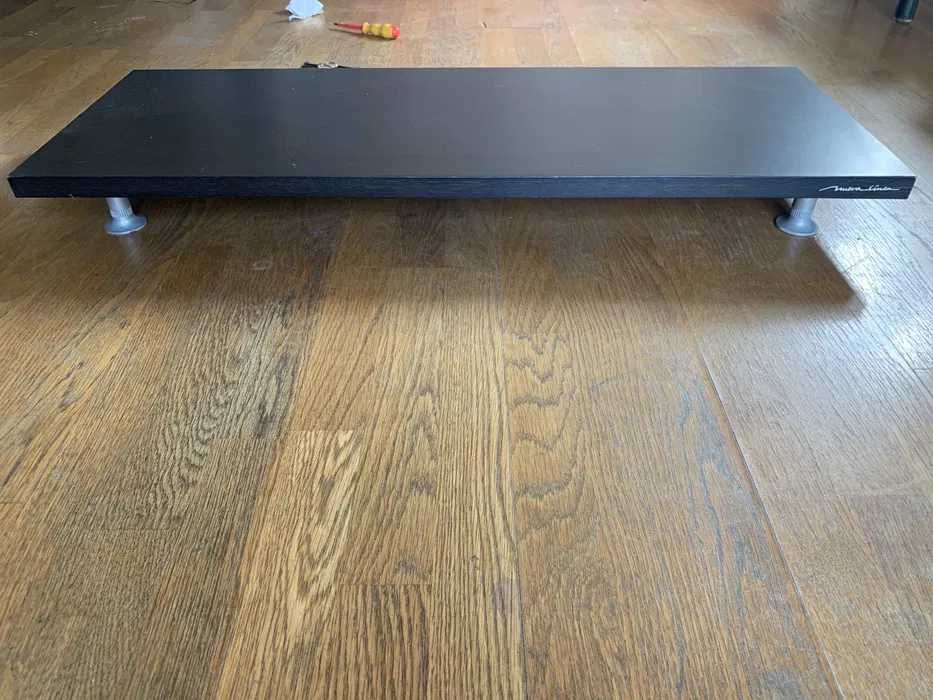 Mesa rasa de sala em madeira castanho escuro
