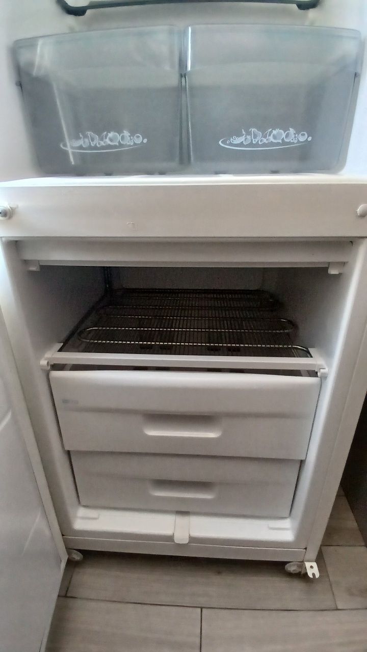 15 річний, але ще працюючий холодильник