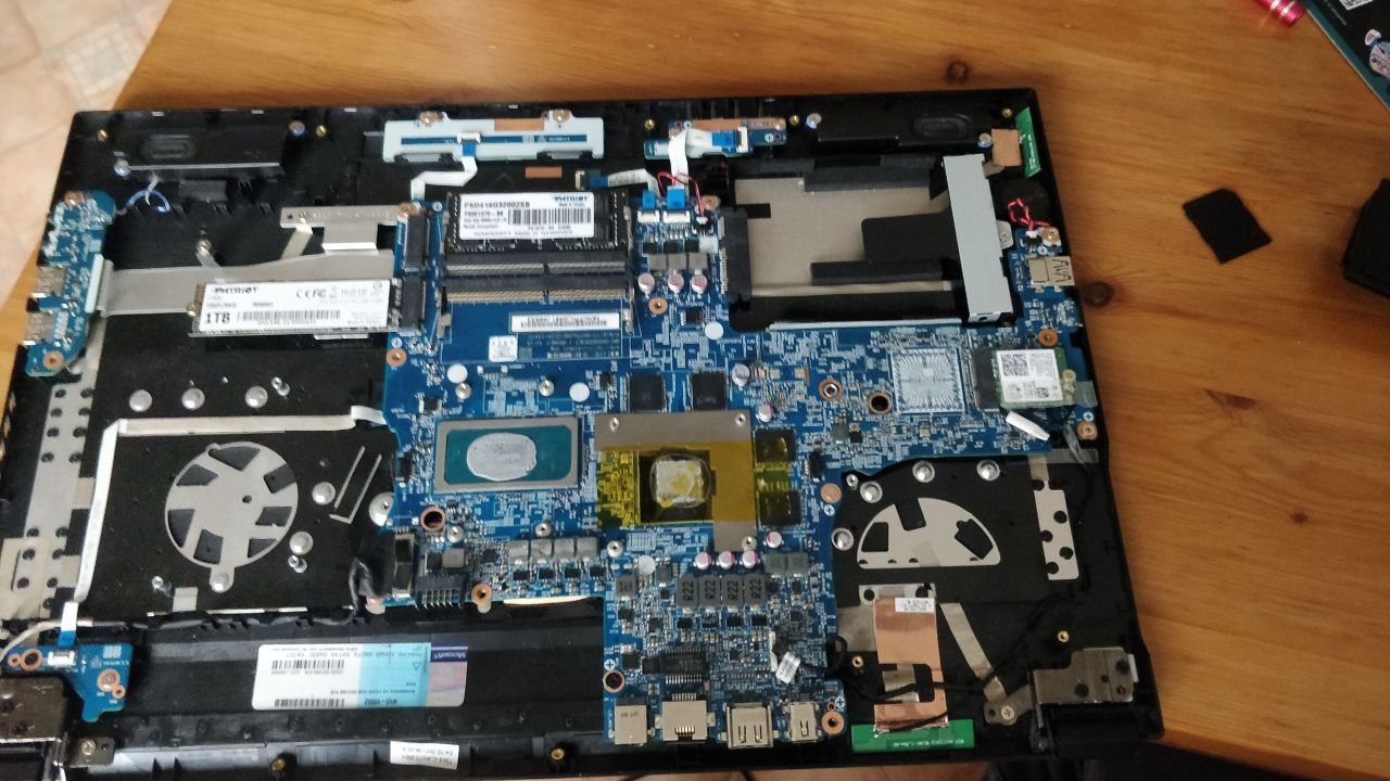 Laptop Dream Machines RG3050-17PL26 – uszkodzony most