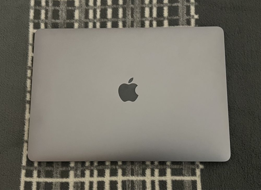 MacBook  Air  13  “ M 1  256 GB  ( MGN 63 UA/A)