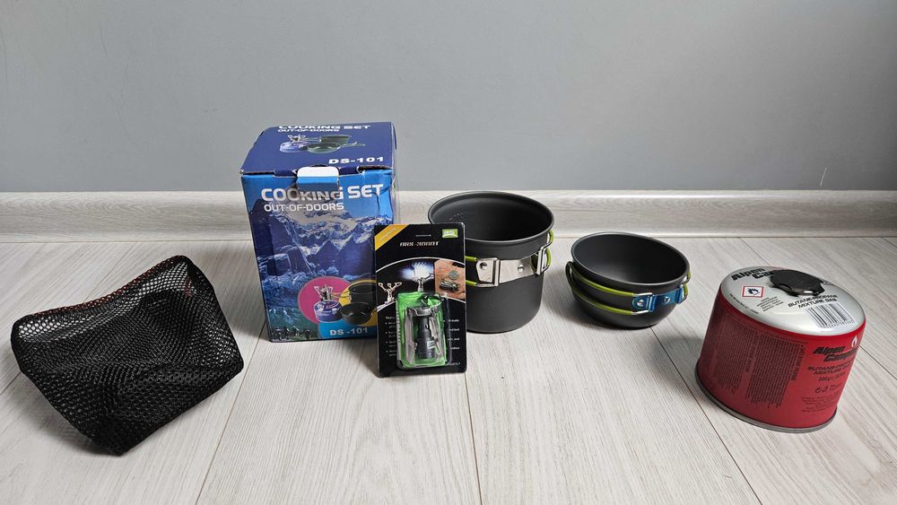 Zestaw turystyczny - naczynia, butla i palnik