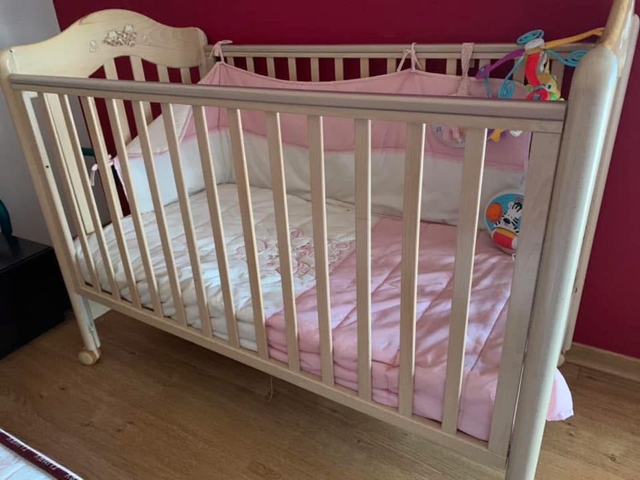 Cama para bebe, com colchao, protetor de colchao e edredao
