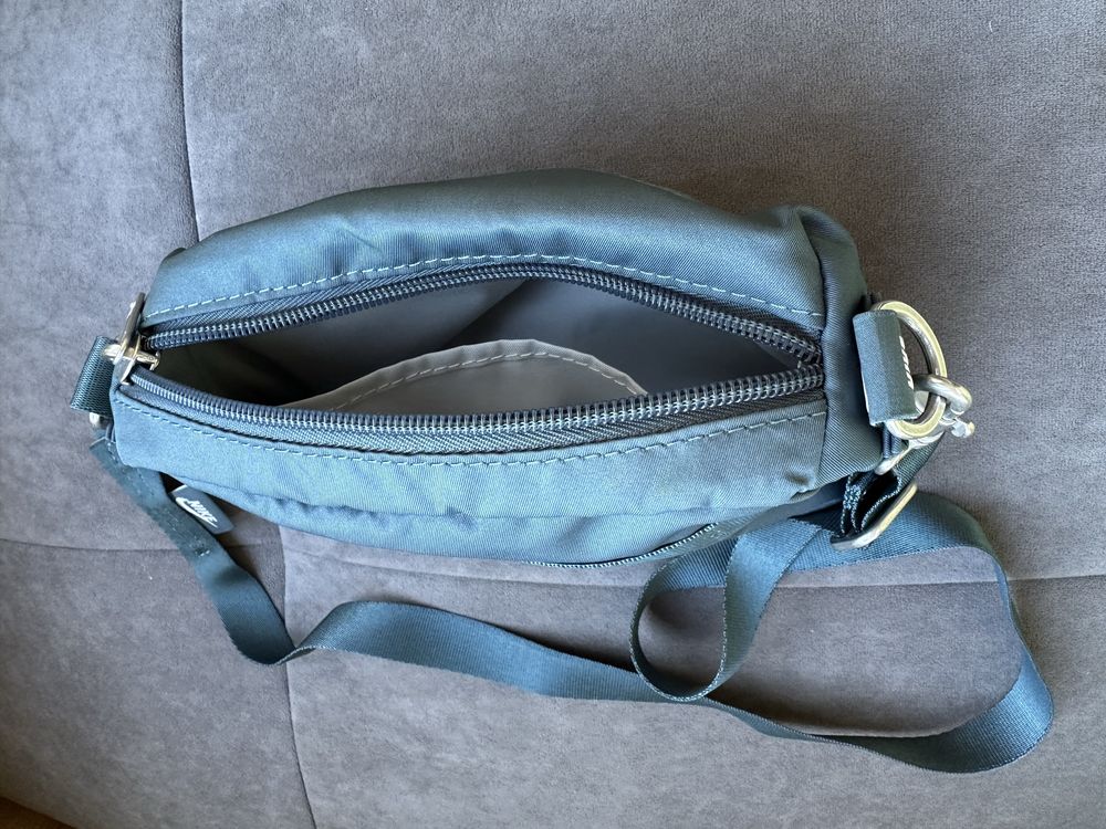 Сумка мессенджер Nike W NSW Futura Luxe  Crossbody блакитна